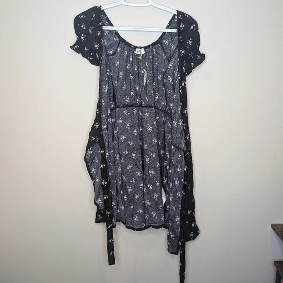 NWT Hollister Co. Navy Floral Print Flowy Cap Sleeve Wrap Mini Dress Women XS - Picture 2 of 8